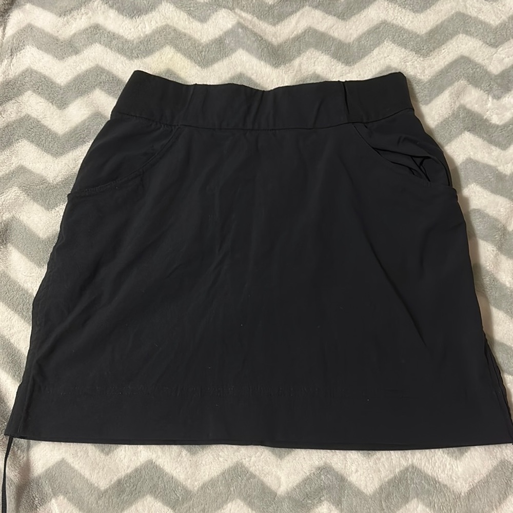 Black Columbia skirt size small only worn twice